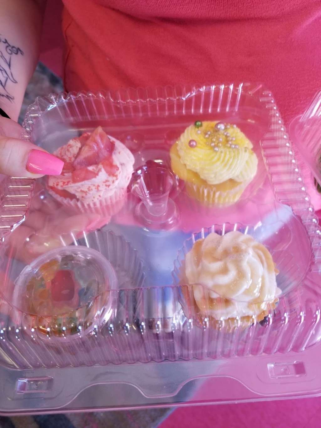 The Tipsy Cupcake | 2400 N Henderson Ave, Dallas, TX 75206, USA | Phone: (855) 908-4779