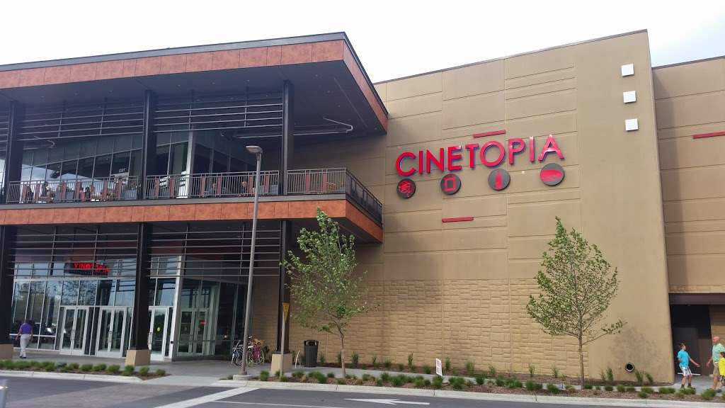 Cinetopia Overland Park 18 | 5724 W 136th Terrace, Overland Park, KS 66223, USA | Phone: (913) 402-9300