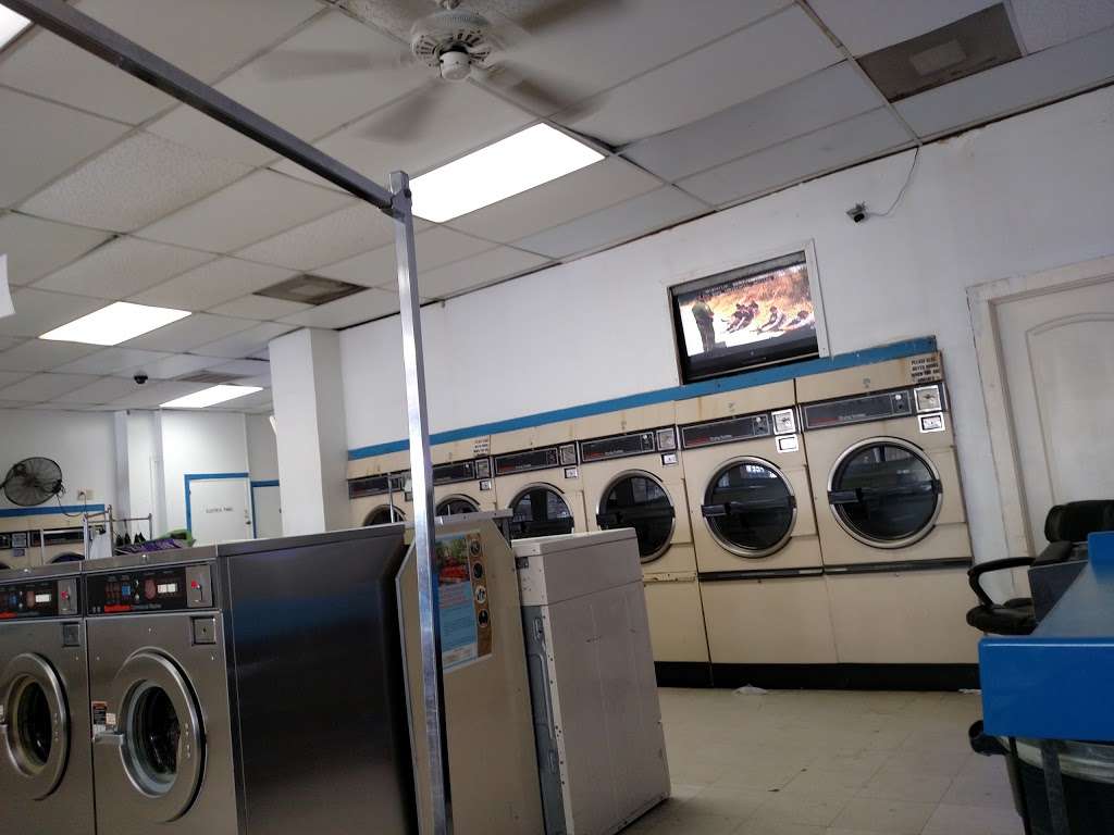 Friendly Washateria | 12702 Woodforest Blvd suit A, Houston, TX 77015, USA | Phone: (281) 889-0532