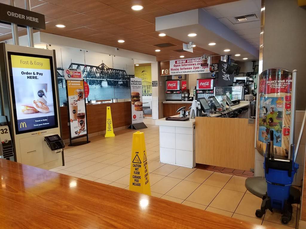 McDonalds | 200 Richards Blvd, Sacramento, CA 95814, USA | Phone: (916) 443-6492