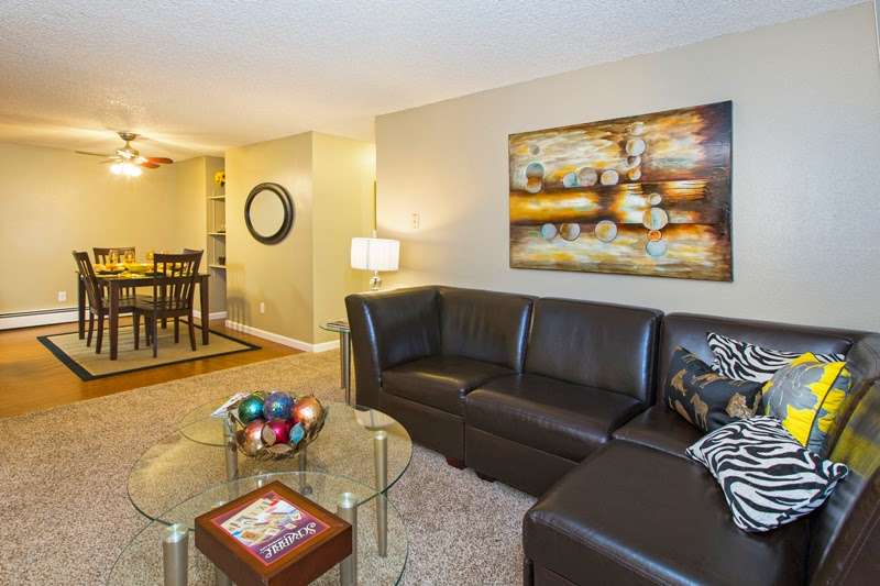 Sterling Heights Apartments | 2420 Reservoir Rd, Greeley, CO 80634, USA | Phone: (833) 675-9437