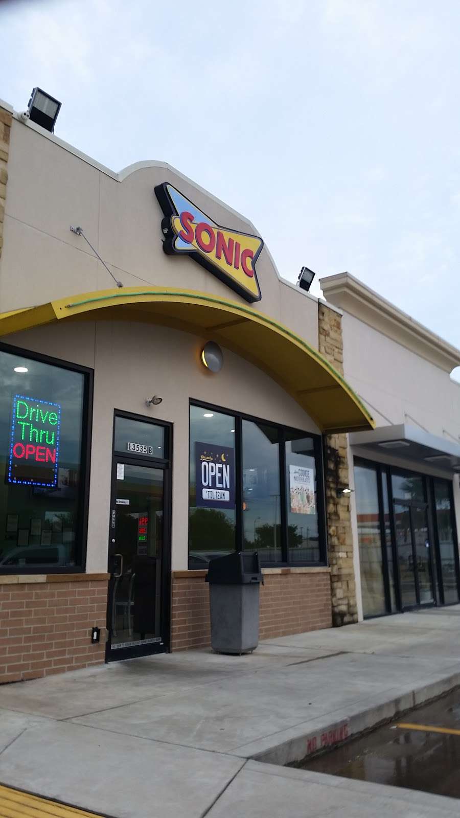 Sonic Drive-In | 13535 S Post Oak Rd, Houston, TX 77045, USA | Phone: (713) 636-2846