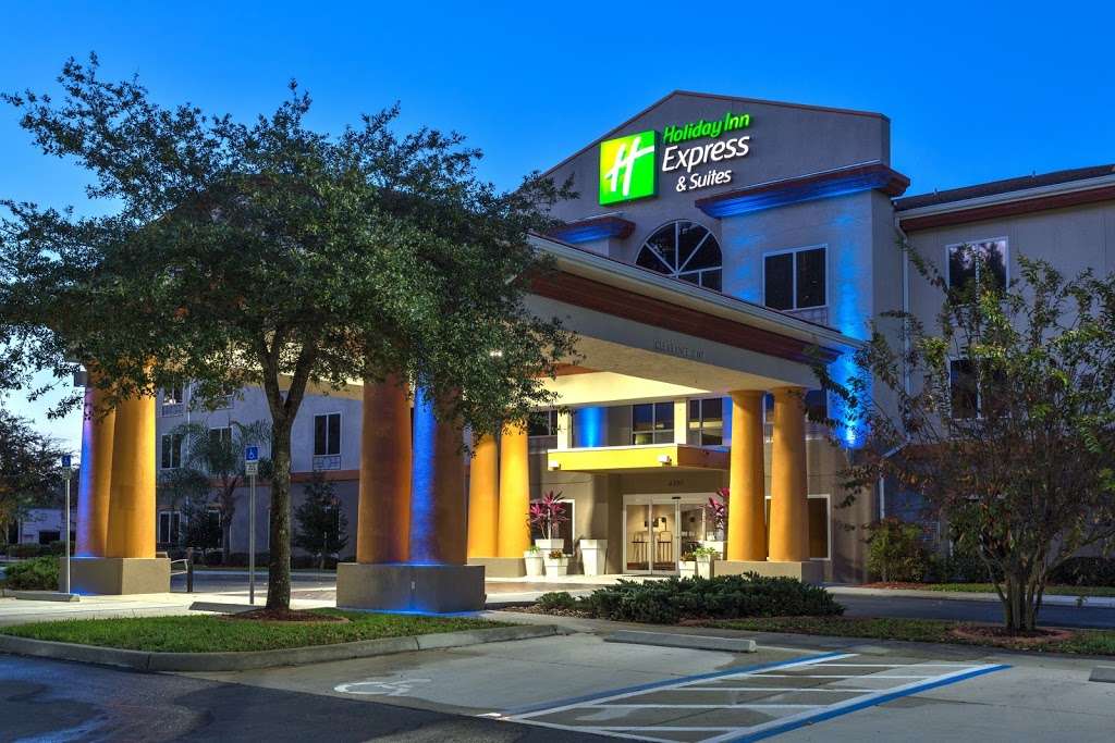 Holiday Inn Express & Suites Silver Springs-Ocala | 5360 E Silver Springs Blvd, Silver Springs, FL 34488, USA | Phone: (352) 304-6111