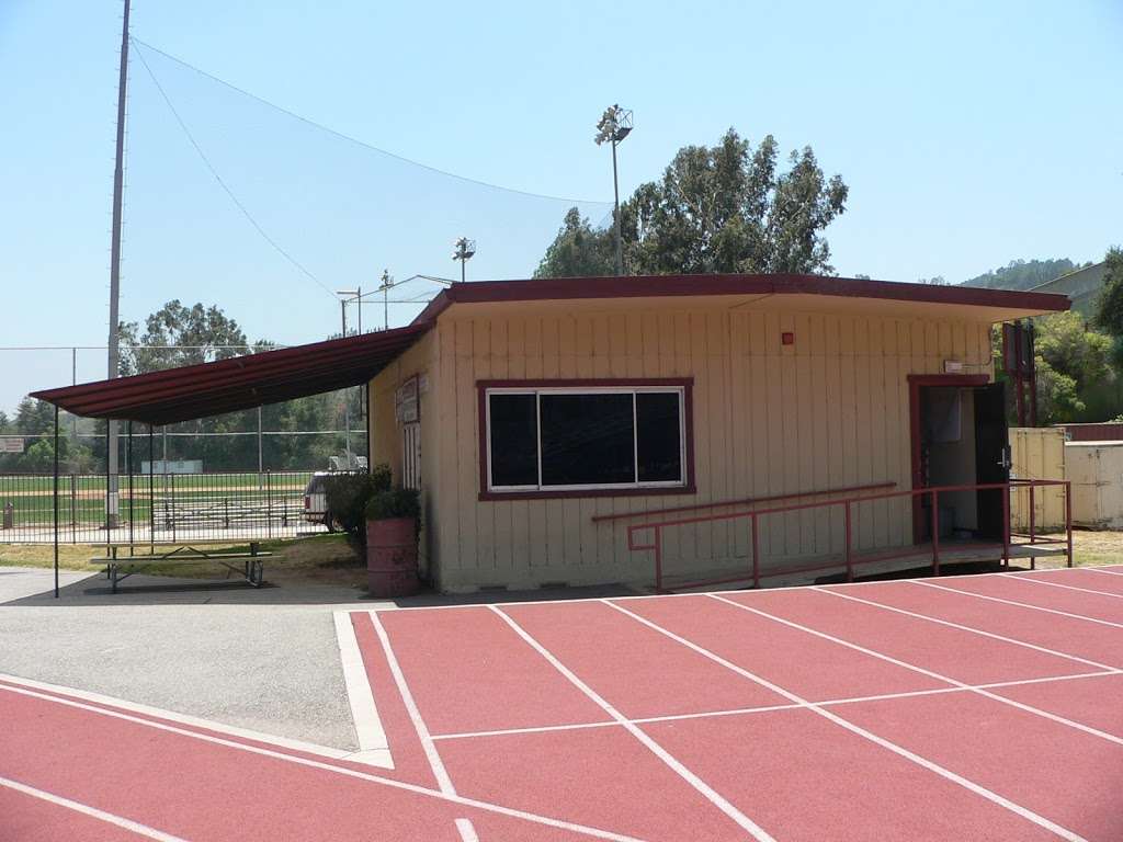 La Cañada High School | 4463 Oak Grove Dr, La Cañada Flintridge, CA 91011, USA | Phone: (818) 952-4200