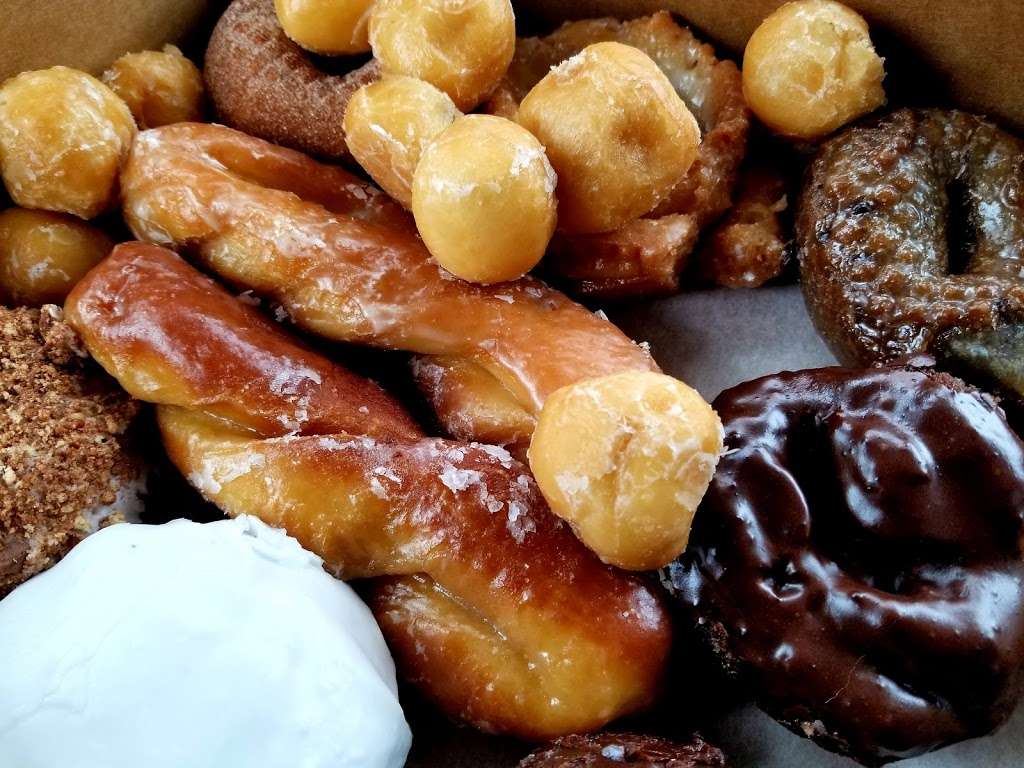 Bosa Donuts | 2536 E Main St, St. Charles, IL 60174, USA | Phone: (630) 584-1313