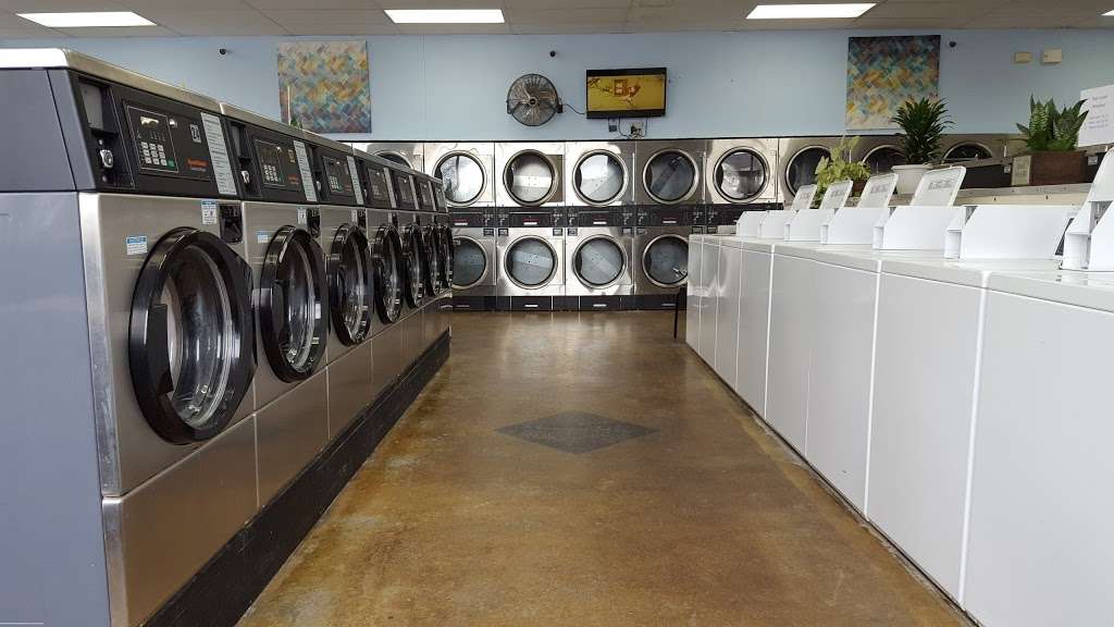 Shadeland Coin Laundry | 4515 Shadeland Ave, Indianapolis, IN 46226, USA | Phone: (317) 545-4082