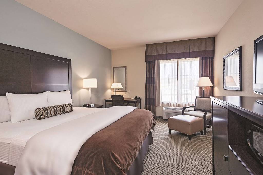 La Quinta Inn & Suites by Wyndham DFW Airport West - Euless | 431 Airport Fwy, Euless, TX 76040, USA | Phone: (817) 836-4000
