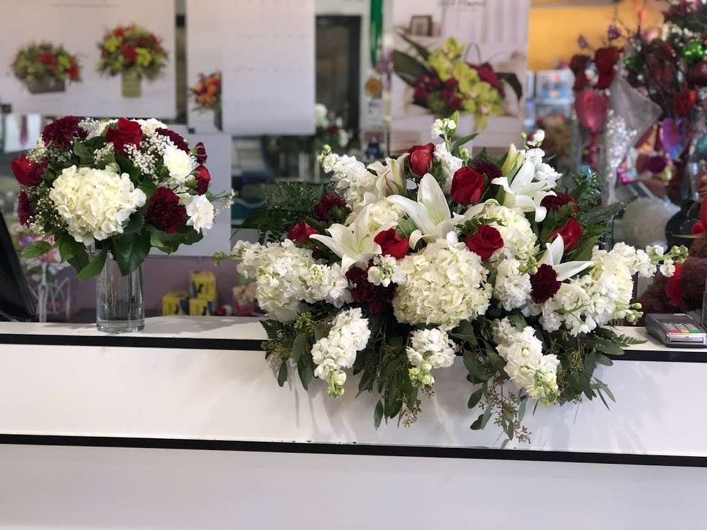 Genis Florist & Gift | 261 Bloomington Ave, Rialto, CA 92376, USA | Phone: (909) 873-9557