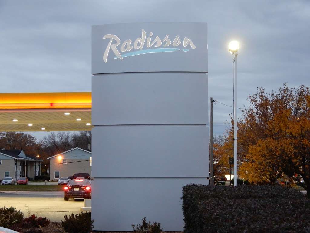 Radisson Hotel Milwaukee Airport | 6331 South 13th Street, Milwaukee, WI 53221, USA | Phone: (414) 764-1500