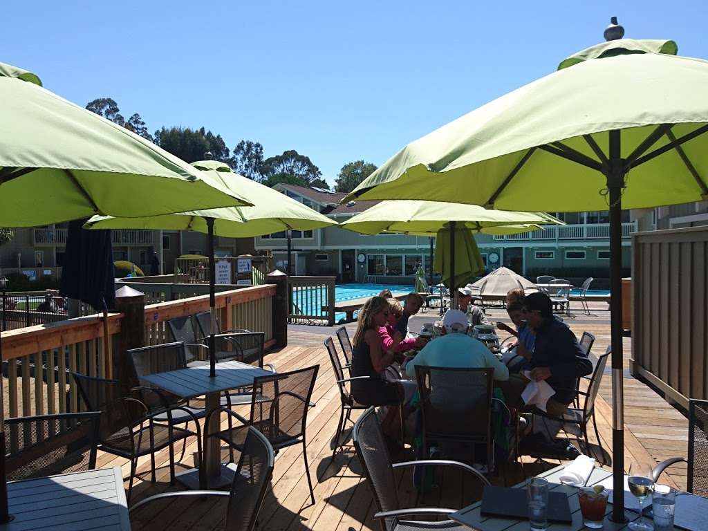 Lighthouse Bar & Grill | 475 E Strawberry Dr, Mill Valley, CA 94941, USA | Phone: (415) 381-4400