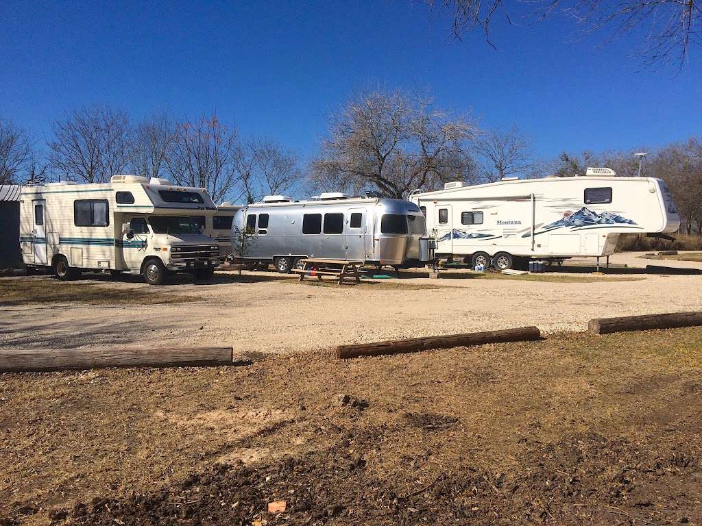 Yanawana Camp RV Park | 2322 E Chavaneaux, San Antonio, TX 78214, USA | Phone: (512) 496-8893