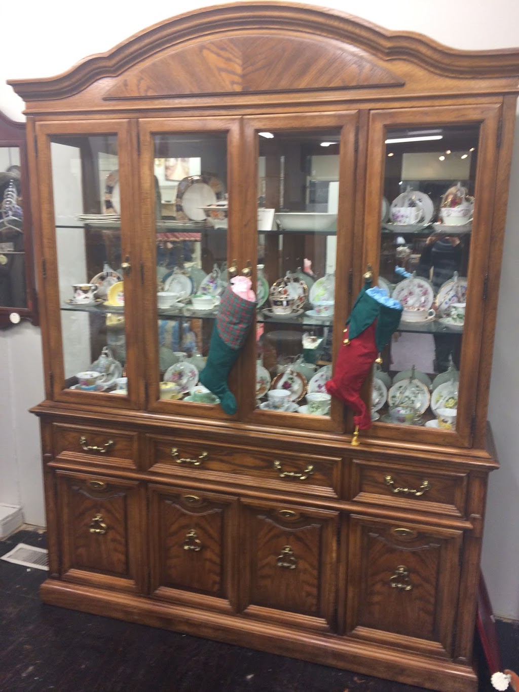 Antiques4lifedesign | 4661 Wyandotte St E, Windsor, ON N8Y 1H6, Canada | Phone: (519) 945-5889