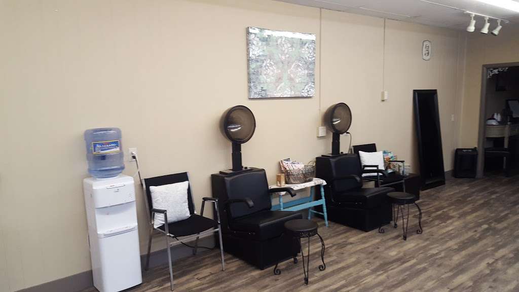 Lavish Hair Salon & Boutique | 2434 Valley Ave, Winchester, VA 22601, USA | Phone: (540) 773-3468