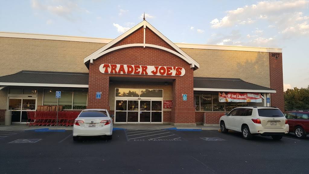Trader Joes | 1077 N Willow Ave, Clovis, CA 93611, USA | Phone: (559) 325-3120
