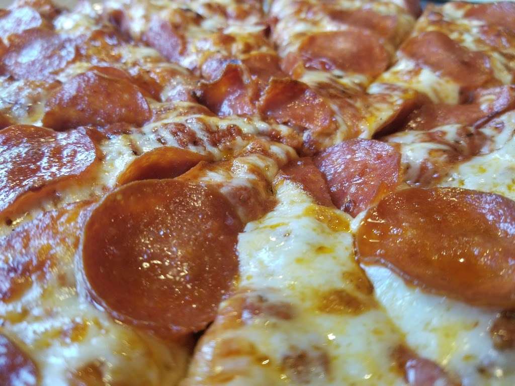 Round Table Pizza | 408 Auto Center Dr, Claremont, CA 91711, USA | Phone: (909) 625-3856