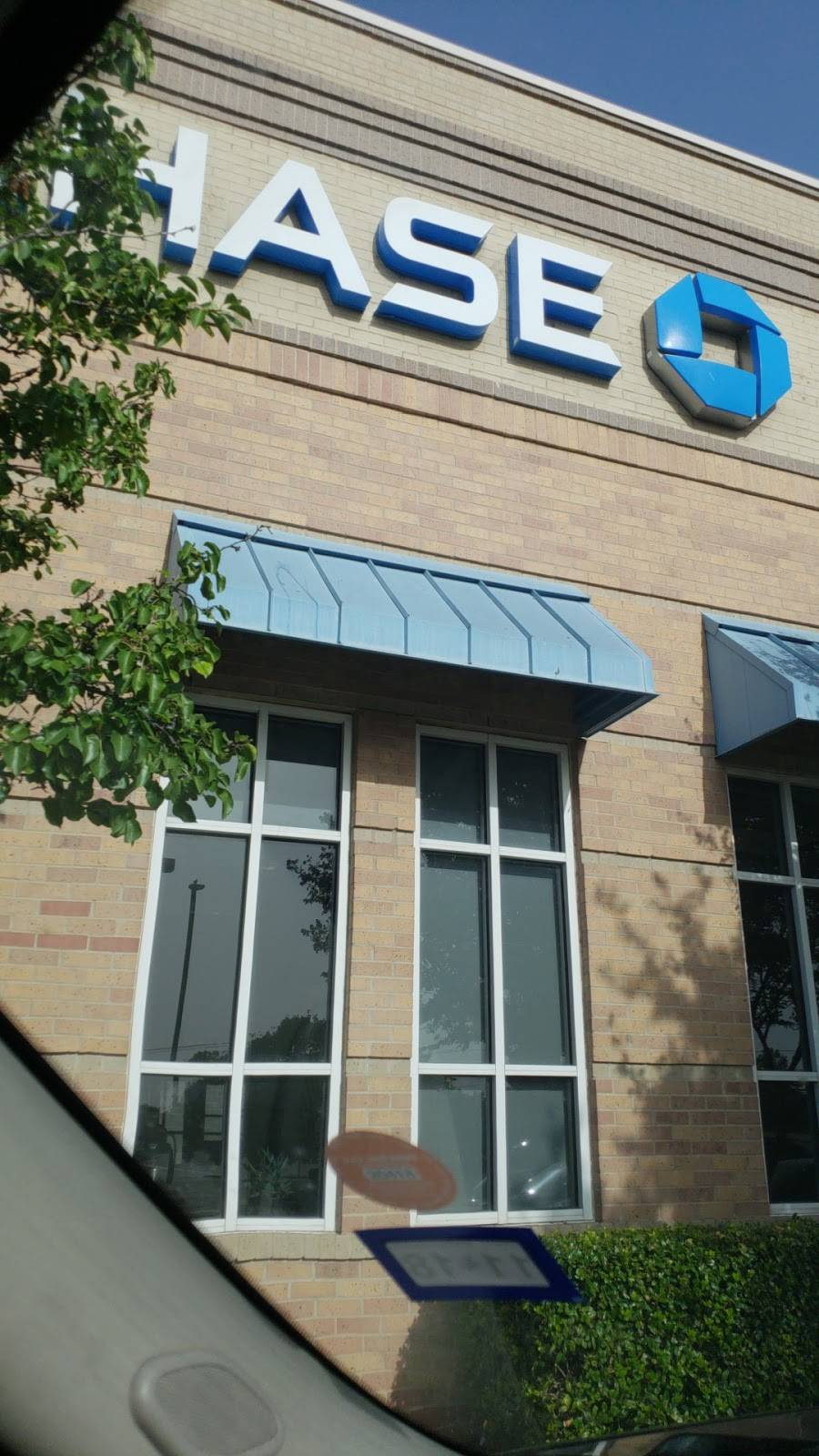 Chase Bank | 3980 S Carrier Pkwy, Grand Prairie, TX 75052 | Phone: (972) 264-3416