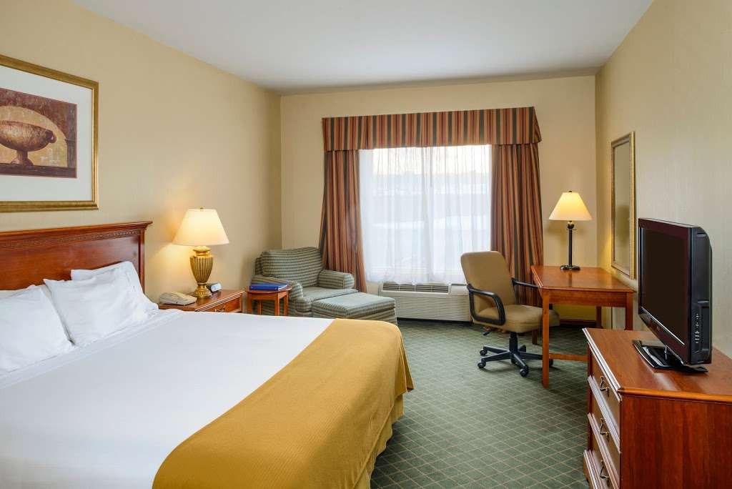 Holiday Inn Express & Suites Chester-Monroe-Goshen | 2 Bryle Pl, Chester, NY 10918, USA | Phone: (845) 469-3000