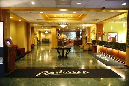 Radisson Hotel Piscataway-Somerset | 21 Kingsbridge Rd, Piscataway Township, NJ 08854 | Phone: (732) 980-0400