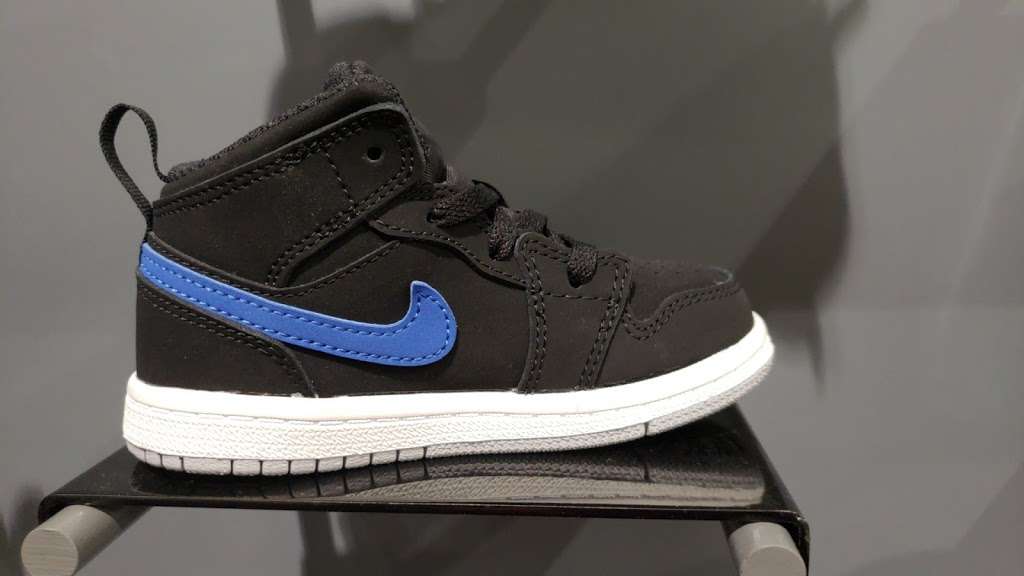 Kids Foot Locker | 210 Chicago Ridge Mall, Ste D-6, Chicago Ridge, IL 60415, USA | Phone: (708) 346-6183