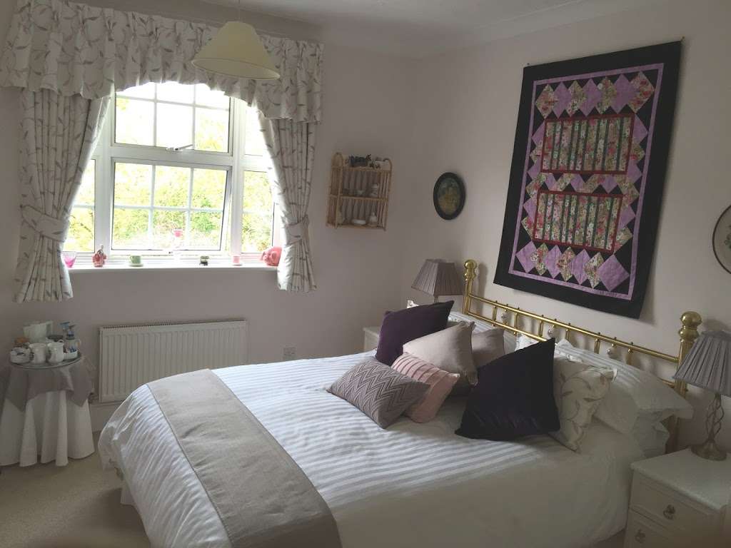 Shoscombe Bed and Breakfast | Mill Hill, Edenbridge TN8 5DA, UK | Phone: 01732 866781