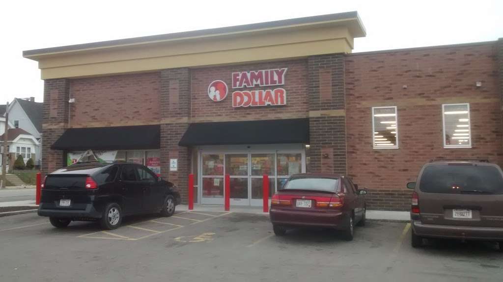 Family Dollar | 3334 N Holton St, Milwaukee, WI 53212, USA | Phone: (414) 263-4073