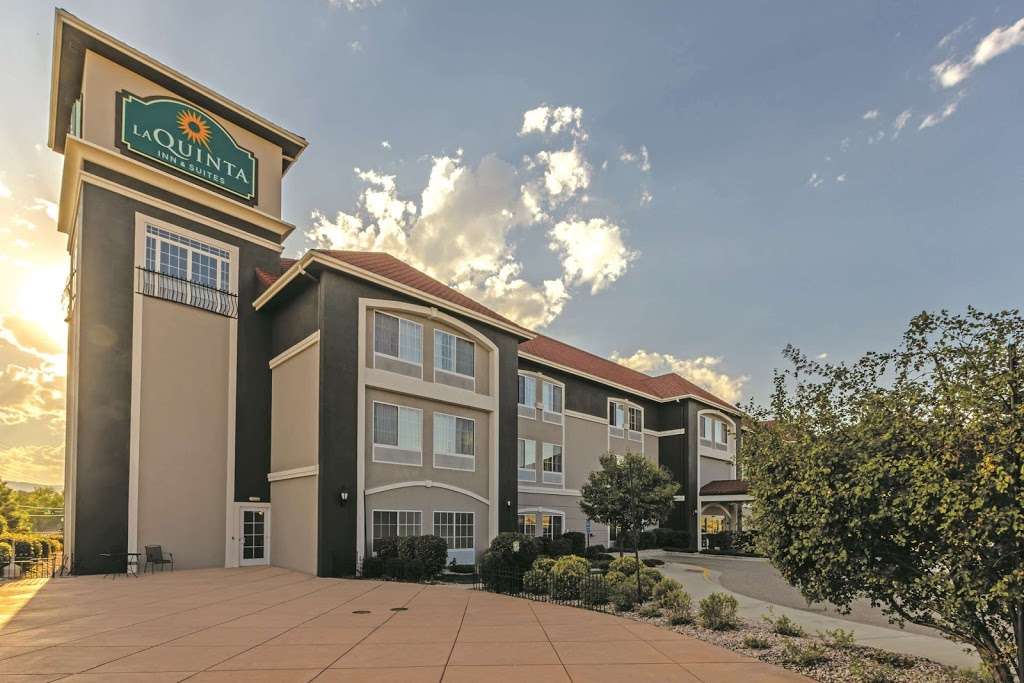 La Quinta Inn & Suites by Wyndham Loveland | 1450 Cascade Ave, Loveland, CO 80538, USA | Phone: (970) 622-8600