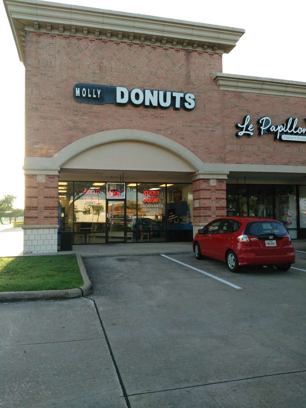 Molly Donuts | 8325 Broadway St, Pearland, TX 77581, USA | Phone: (281) 412-9166