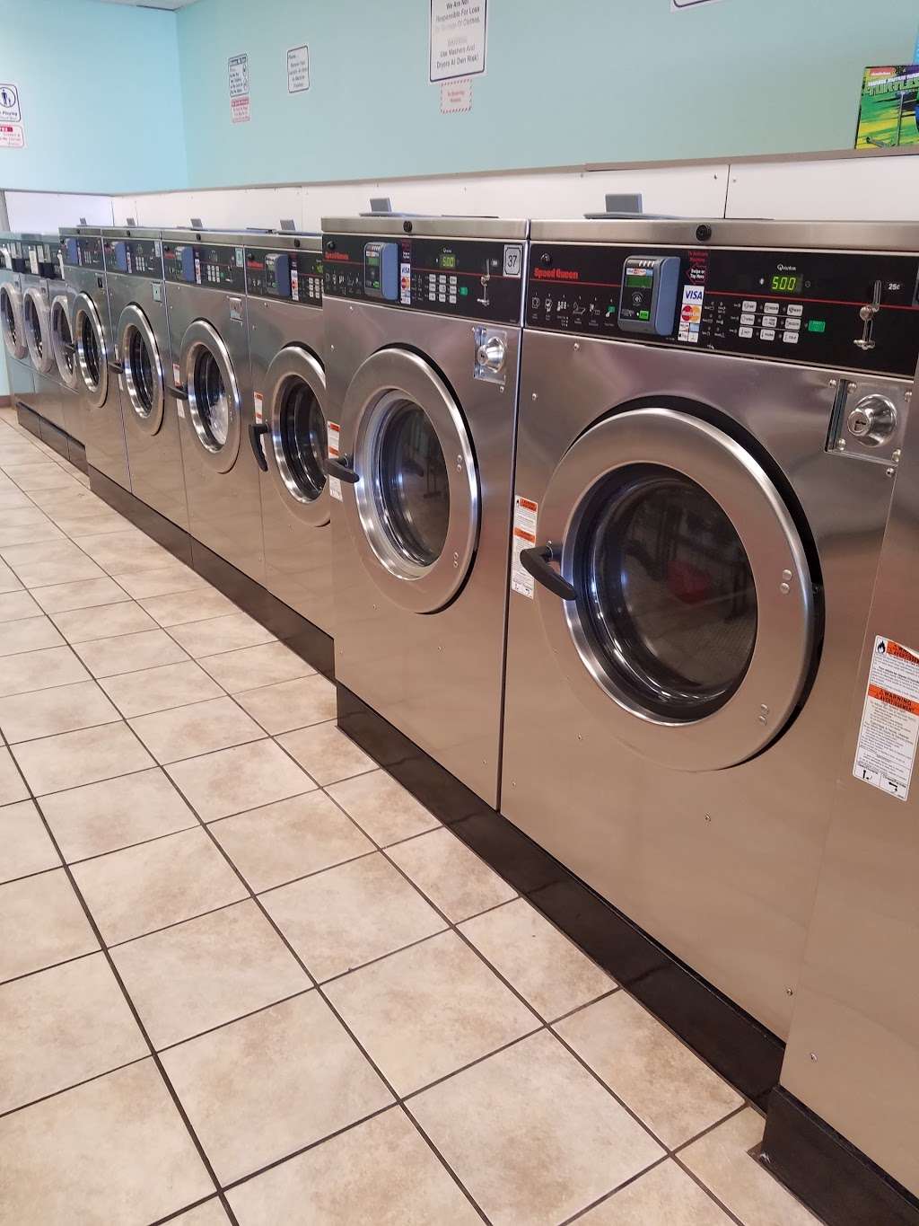 Laundromart Of East Orlando | 11624 E Colonial Dr, Orlando, FL 32817, USA | Phone: (407) 900-8846