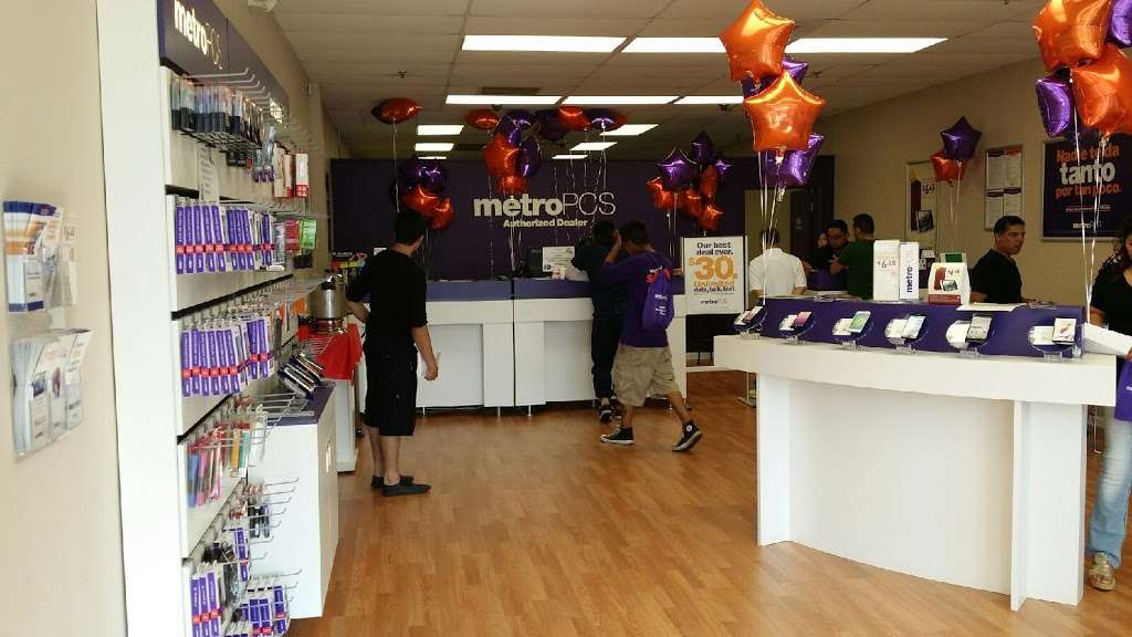 Metro by T-Mobile | 1740 Algonquin Rd, Arlington Heights, IL 60005 | Phone: (847) 749-1560