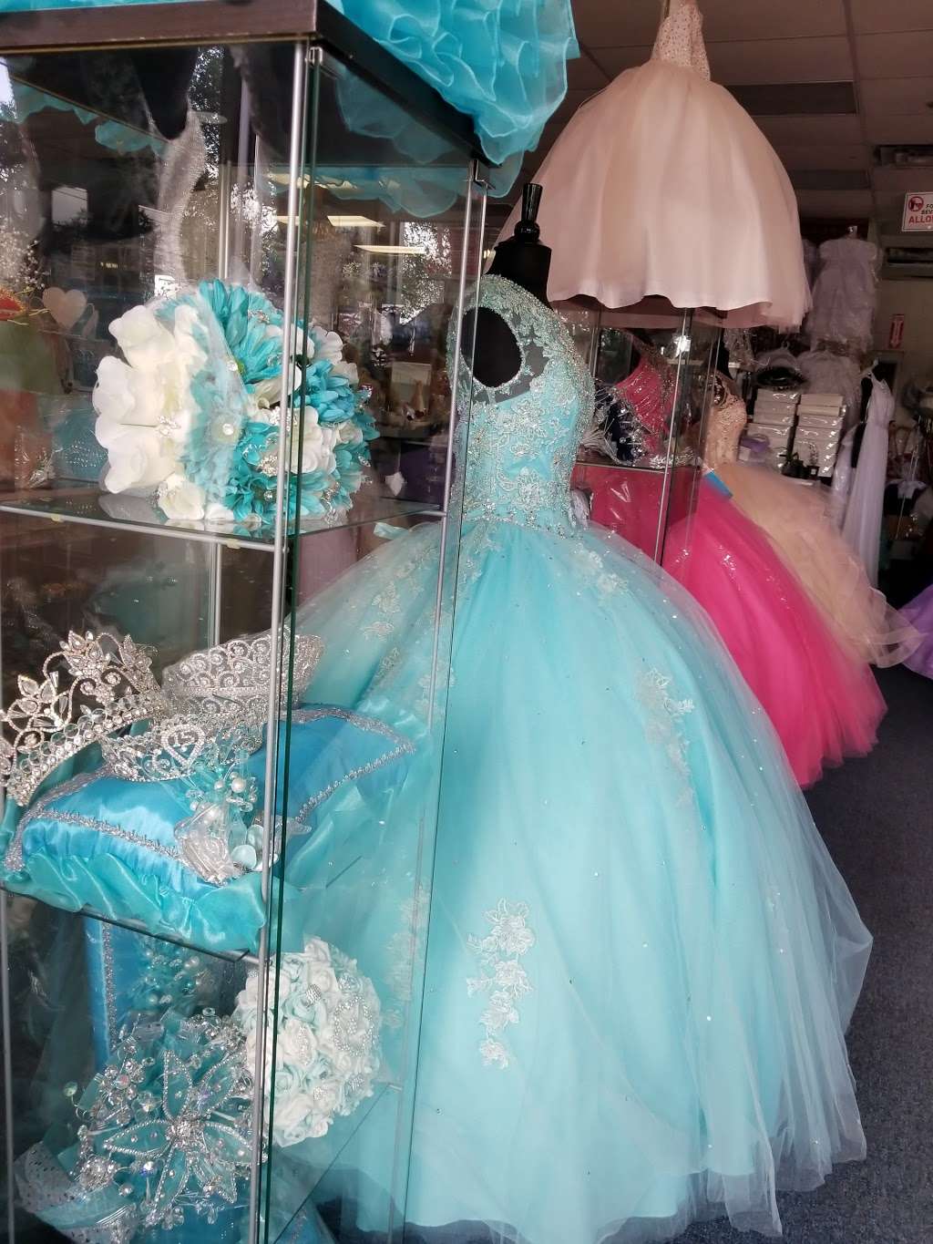 Dulces Boutique Inc. | 1380 Dundee Ave, Elgin, IL 60120, USA | Phone: (224) 227-6010
