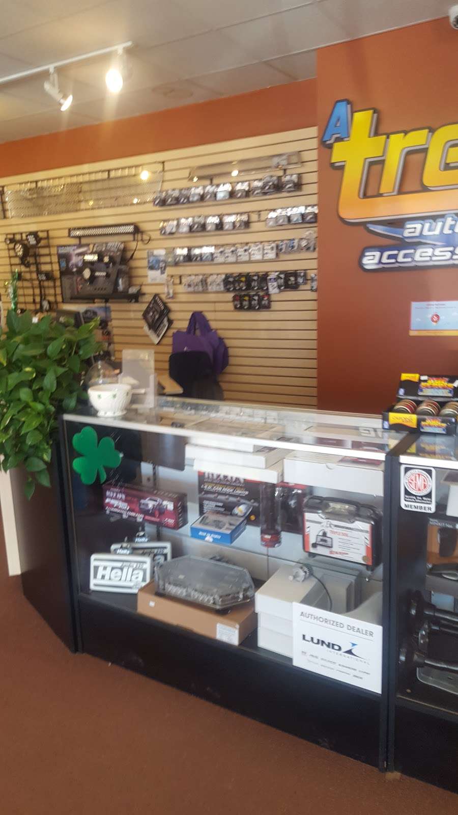 A-Trendz Auto & Truck Accessory Shoppe | 6333 N Northwest Hwy, Chicago, IL 60631, USA | Phone: (773) 763-0000