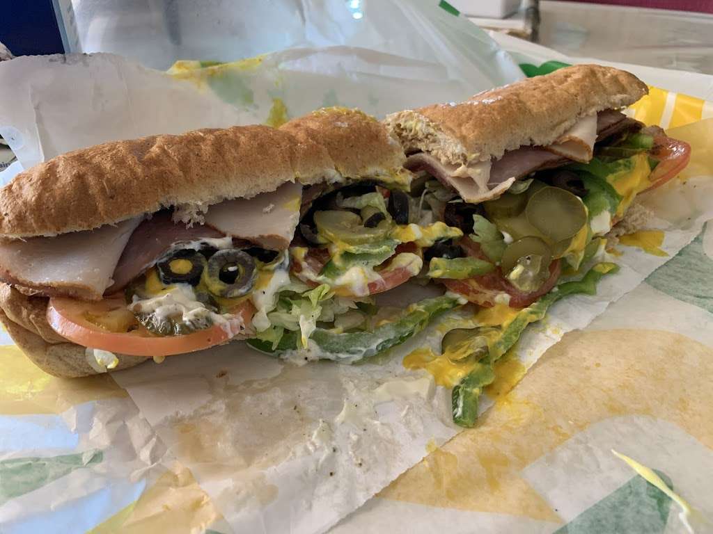 Subway Restaurants | 2050 E Pleasant Valley Rd Unit C, Oxnard, CA 93033, USA | Phone: (805) 986-8847