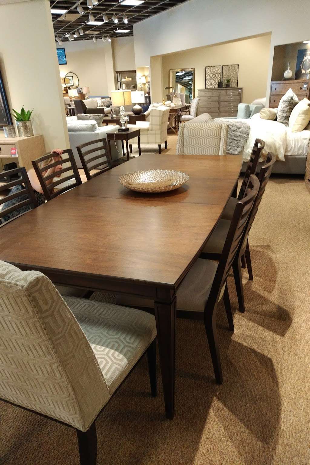 Bassett Home Furnishings | 3625 Southwest Fwy, Houston, TX 77027 | Phone: (281) 840-5352