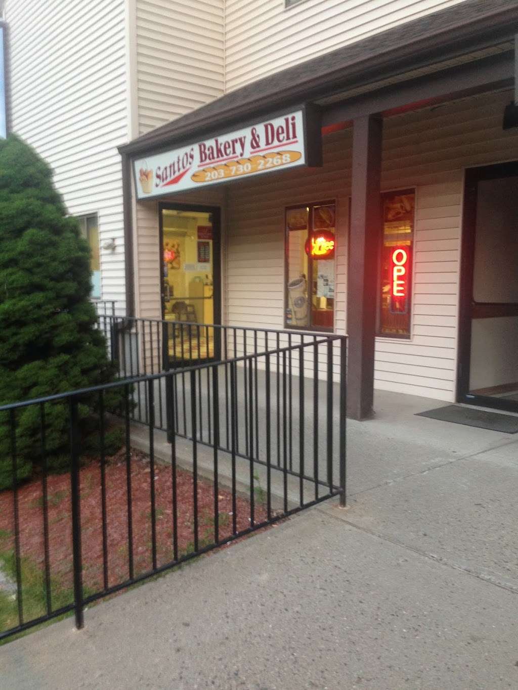 Santos Deli & Bakery | 120 Clapboard Ridge Rd, Danbury, CT 06811, USA | Phone: (203) 730-2268