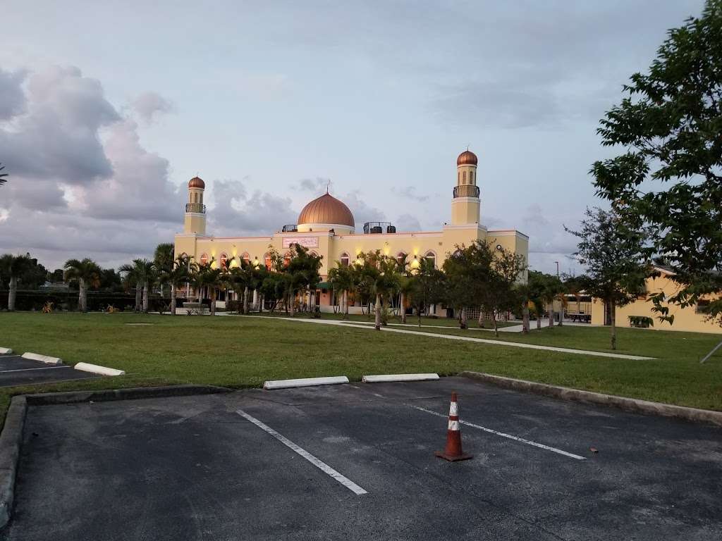 Masjid Miami Gardens | 4305 NW 183rd St, Miami Gardens, FL 33055, USA | Phone: (305) 624-5555