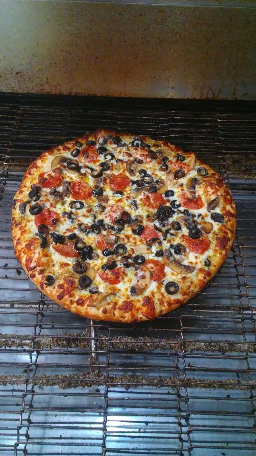 Vocelli Pizza | 1605 Jefferson Davis Hwy, Fredericksburg, VA 22401, USA | Phone: (540) 369-4080