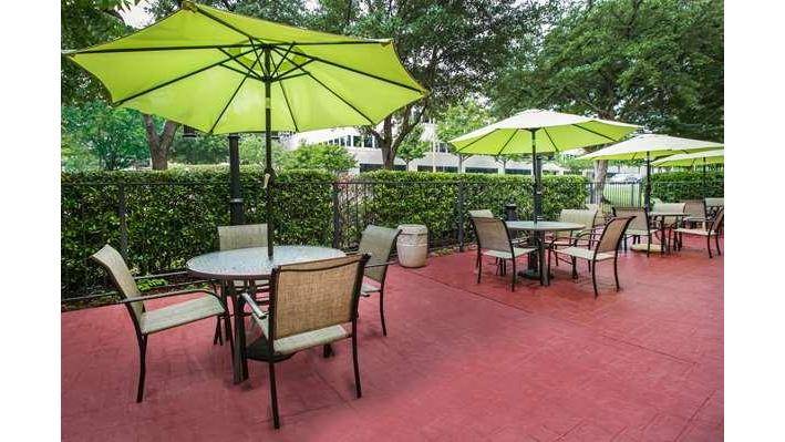 La Quinta Inn & Suites by Wyndham Dallas - Las Colinas | 4225 N MacArthur Blvd, Irving, TX 75038, USA | Phone: (972) 261-4900