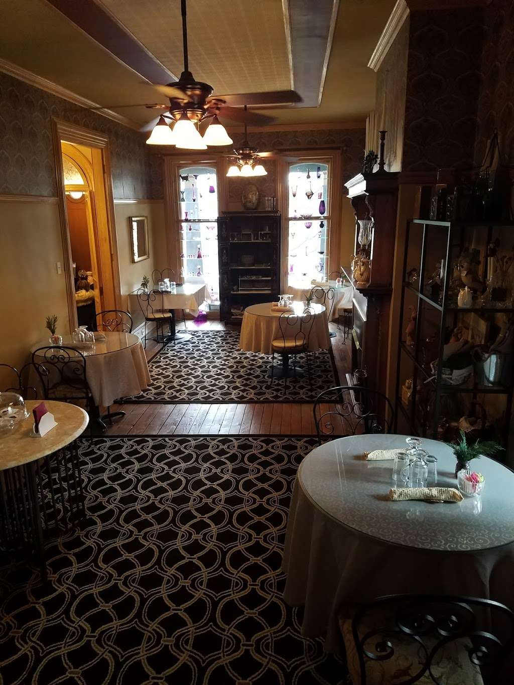 Amethyst Inn Bed & Breakfast | 144 W Main St, Adamstown, PA 19501, USA | Phone: (717) 484-0800