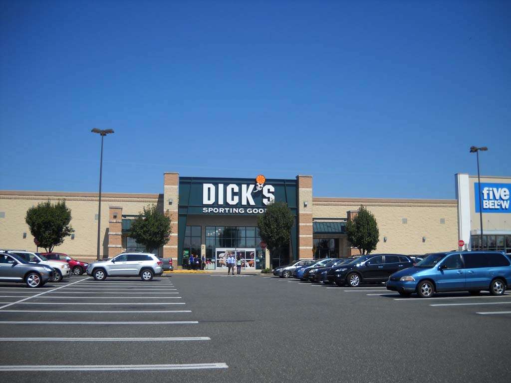 DICKS Sporting Goods | 500 W Germantown Pike, Plymouth Meeting, PA 19462, USA | Phone: (610) 260-4400