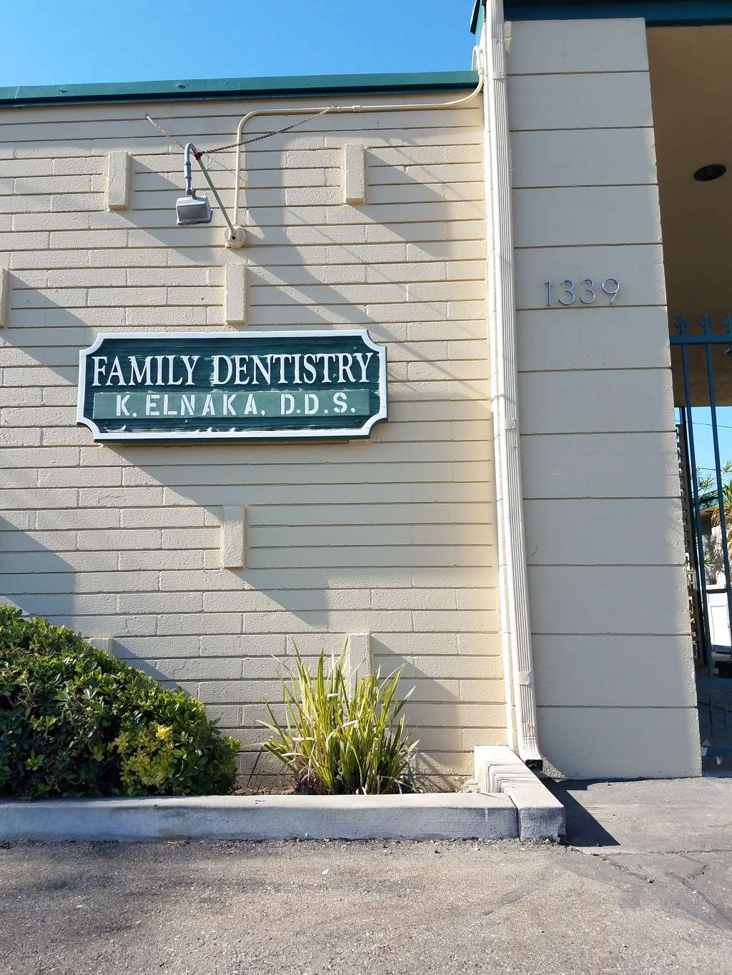 Elnaka Kareem DDS | 1339 Doris Ave, Oxnard, CA 93030, USA | Phone: (805) 983-0593