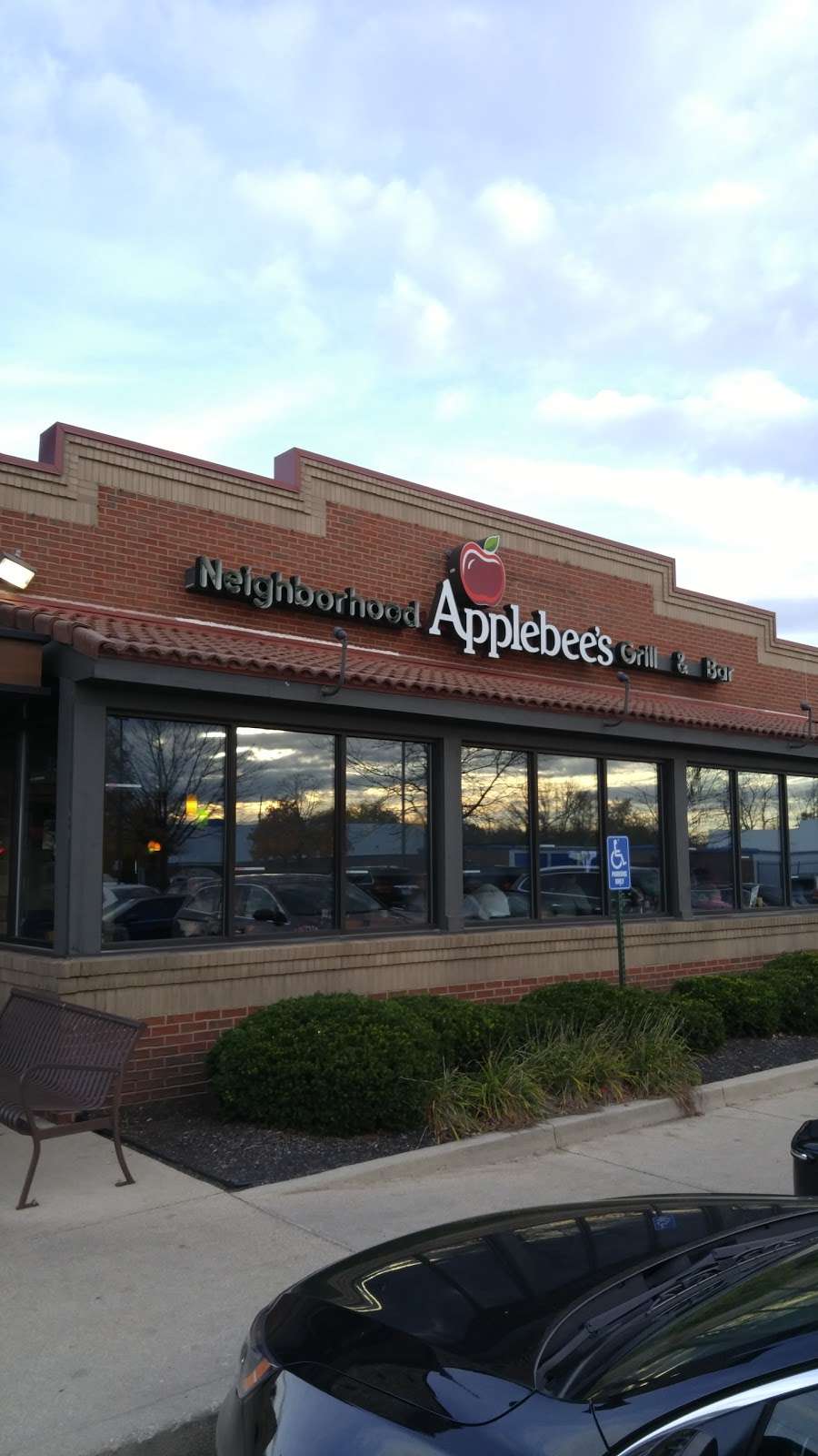 Applebees Grill + Bar | 7345 E Washington St, Indianapolis, IN 46219 | Phone: (317) 375-9007