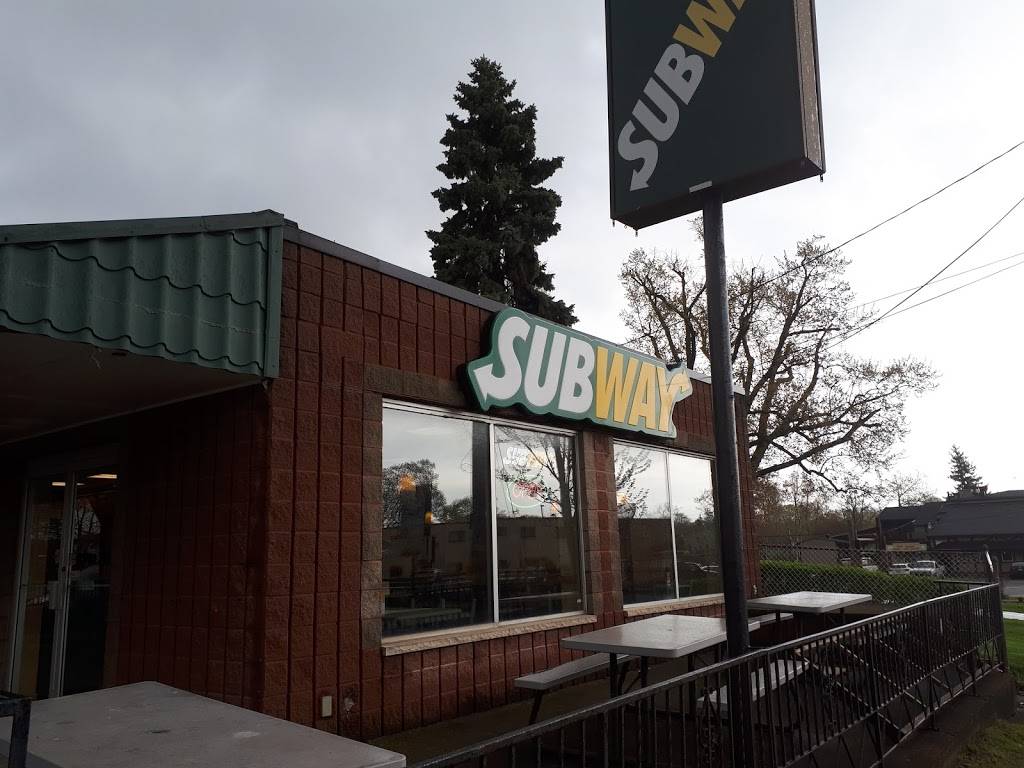 Subway | 8044 Portage Rd, Niagara Falls, ON L2G 5Z1, Canada | Phone: (905) 295-9021