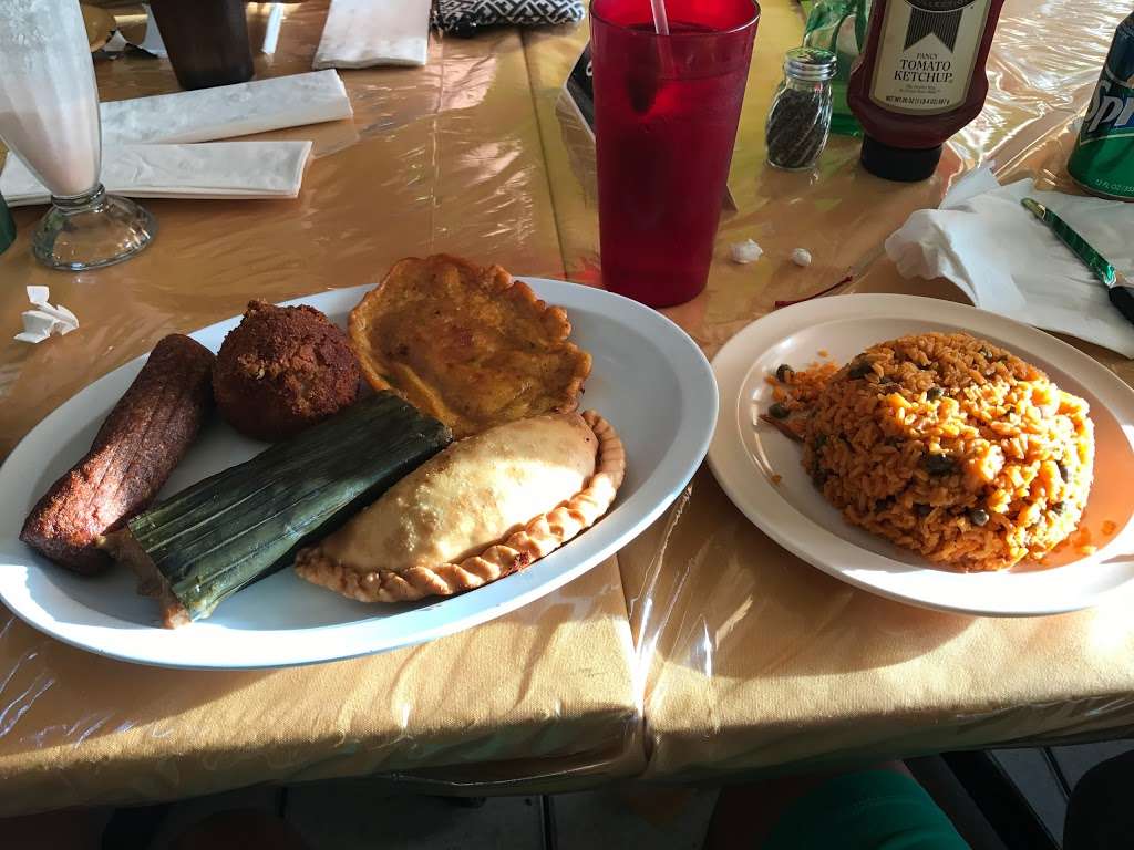 Isla Del Coqui Restaurant | 3092 Jog Rd, Greenacres, FL 33467 | Phone: (561) 642-0204