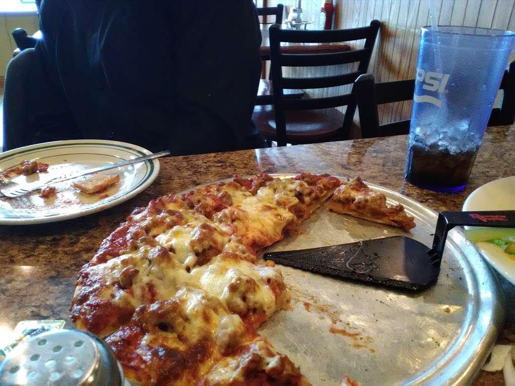 Beggars Pizza | 369 E 147th St, Harvey, IL 60426, USA | Phone: (708) 333-2900