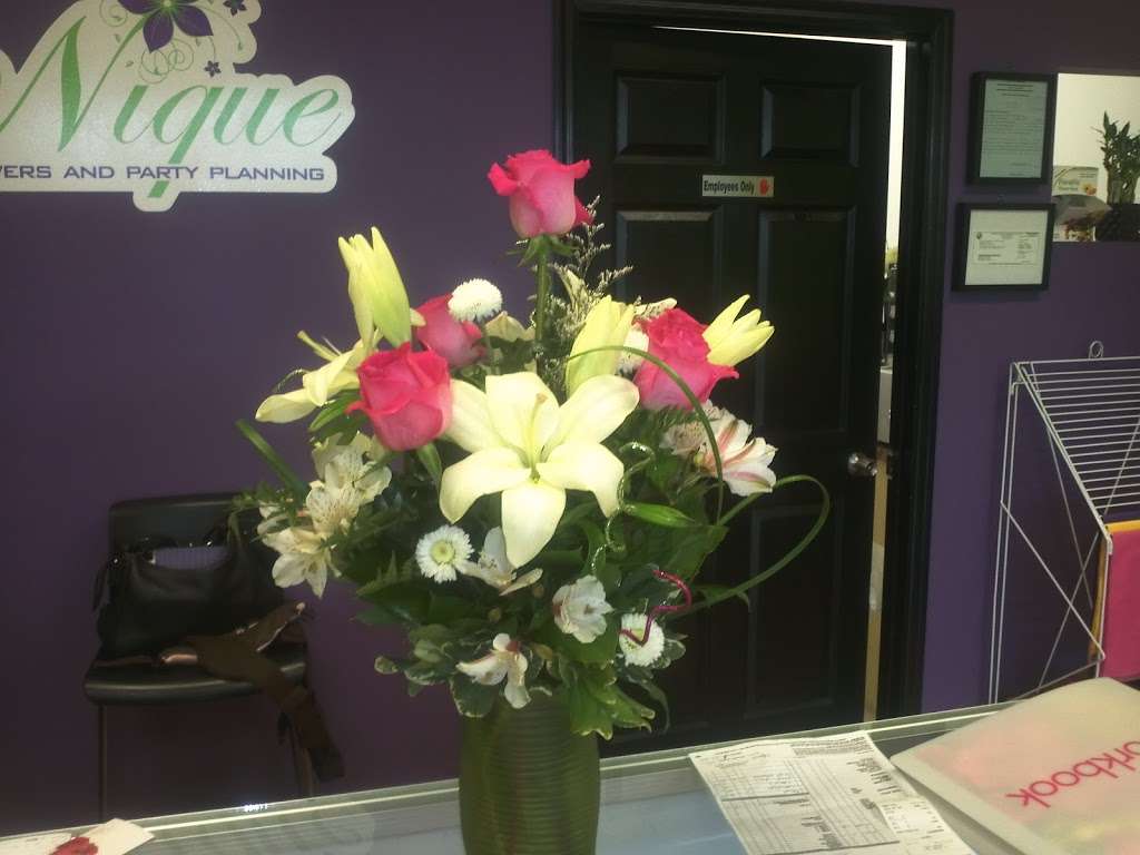 Q Nique Flowers & Party Planning | 3701 Butternut St, East Chicago, IN 46312, USA | Phone: (219) 397-5600