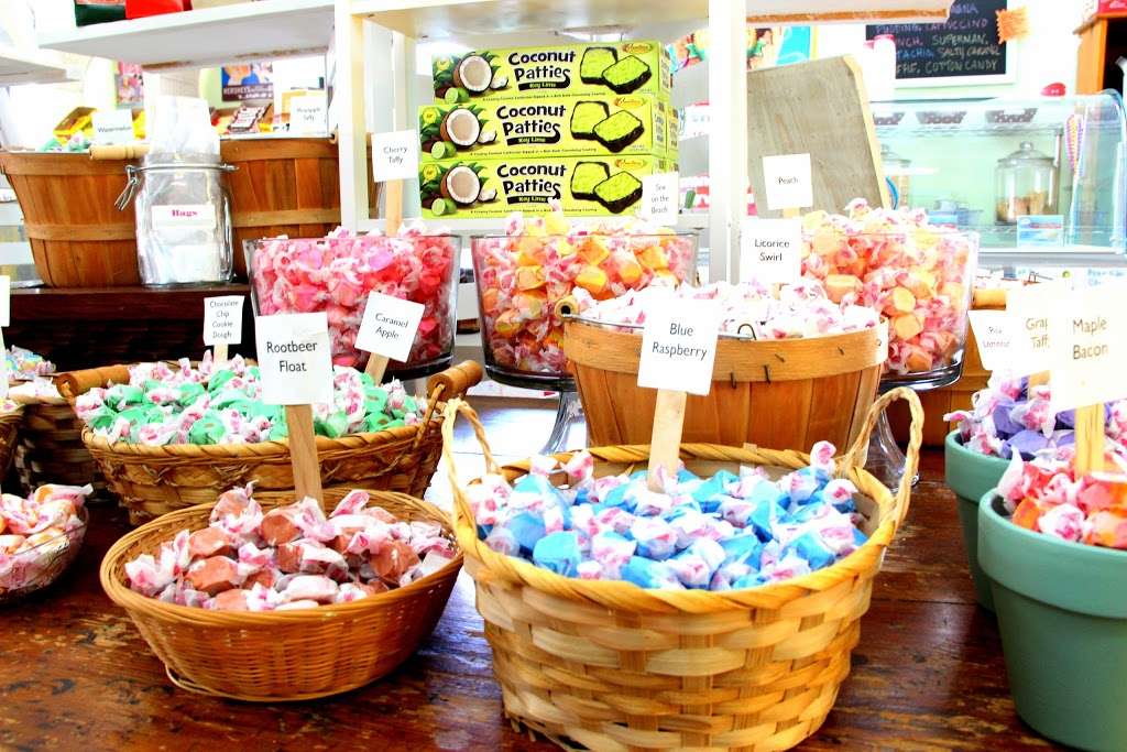 Beachside Candy Co. | 221 Flagler Ave, New Smyrna Beach, FL 32169, USA | Phone: (386) 424-1883