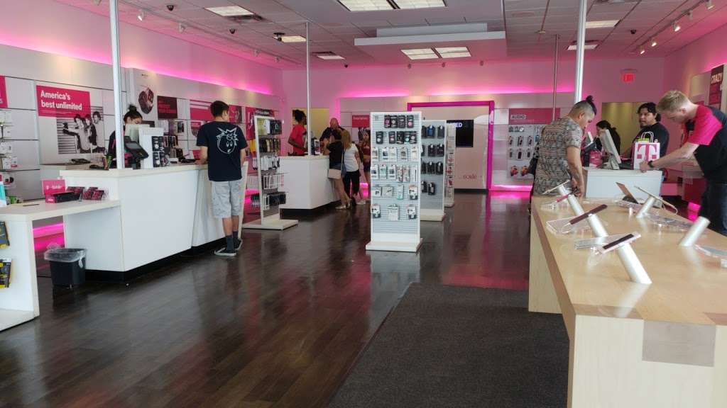 T-Mobile | 5010 Garth Rd Suite 104F, Baytown, TX 77521, USA | Phone: (281) 839-1076