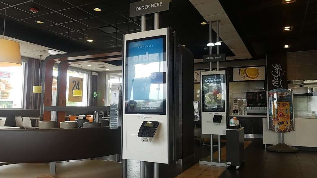 McDonalds | 302 State Rte 31, McHenry, IL 60050, USA | Phone: (815) 344-2896