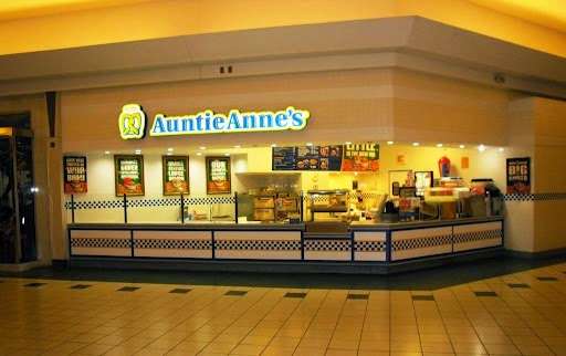 Auntie Annes Soft Pretzel | JC Penny Wing, 96 River Oaks Dr, Calumet City, IL 60409 | Phone: (708) 730-0796