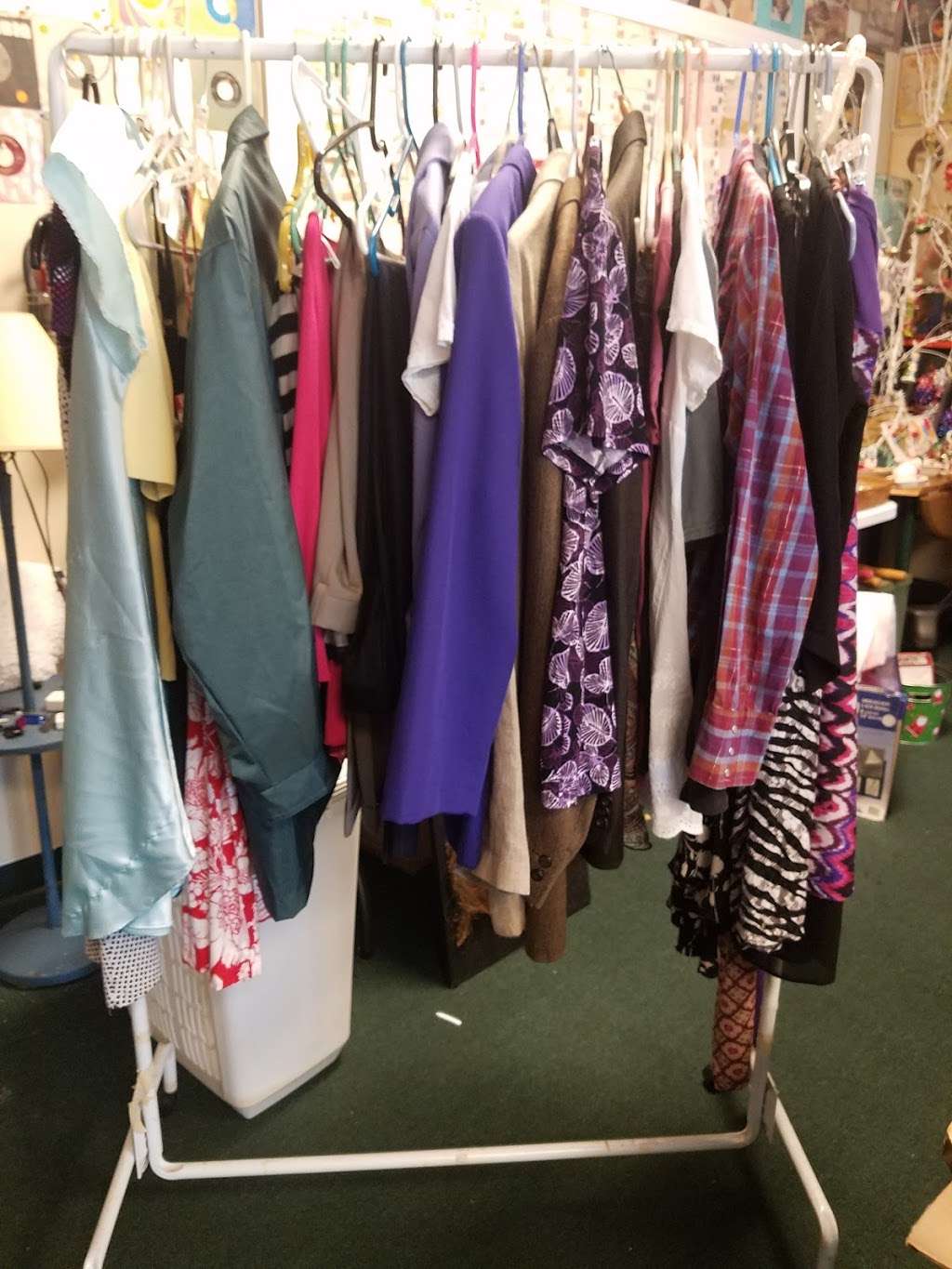 Guy & Elaines Thrift Store | 5851 SE 5th St #1200, Ocala, FL 34472, USA | Phone: (352) 345-5656